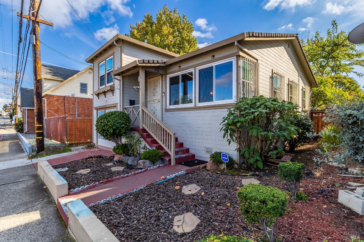 Detail Gallery Image 2 of 45 For 2115 Georgia St, Vallejo,  CA 94590 - 3 Beds | 2 Baths