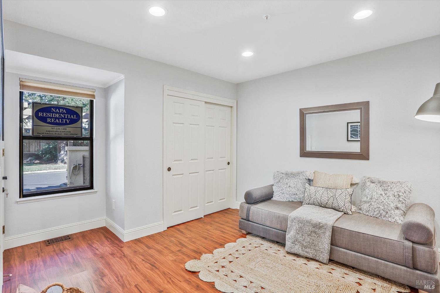 Detail Gallery Image 13 of 25 For 39 Fountain Grove Cir, Napa,  CA 94558 - 3 Beds | 2/1 Baths