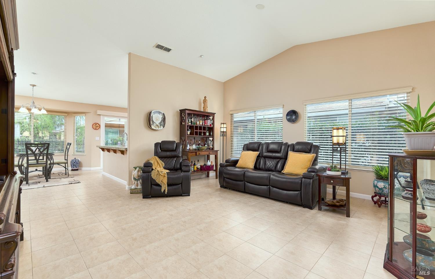 Detail Gallery Image 3 of 24 For 417 Anglebrook Dr, Rio Vista,  CA 94571 - 2 Beds | 2 Baths