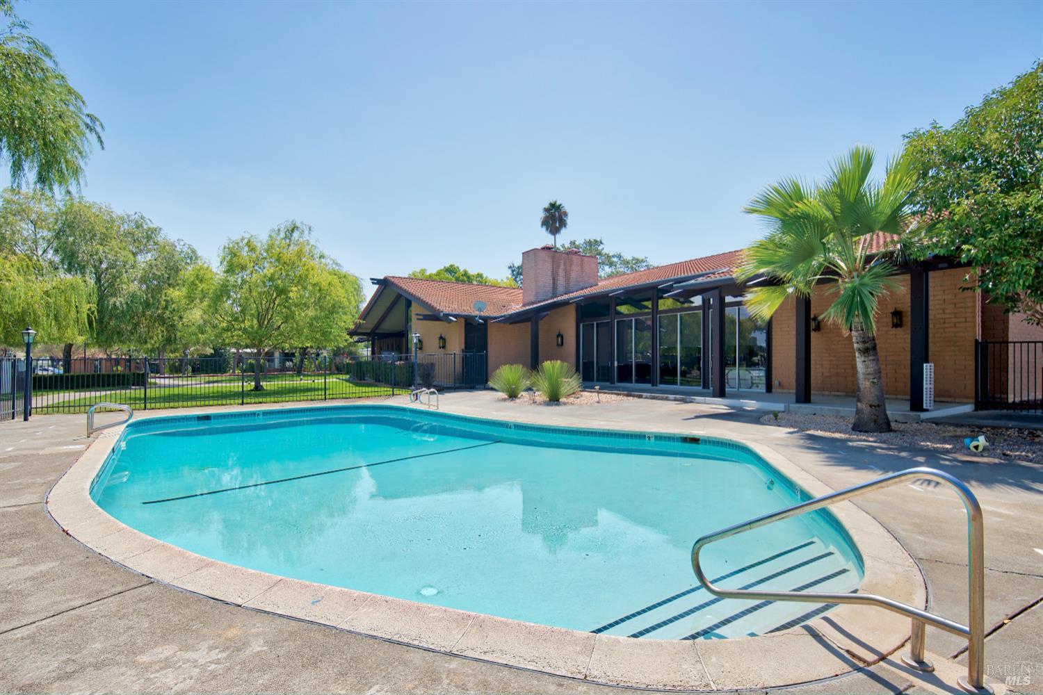 Detail Gallery Image 13 of 18 For 10 Oceano Pl, Novato,  CA 94949 - 2 Beds | 2 Baths