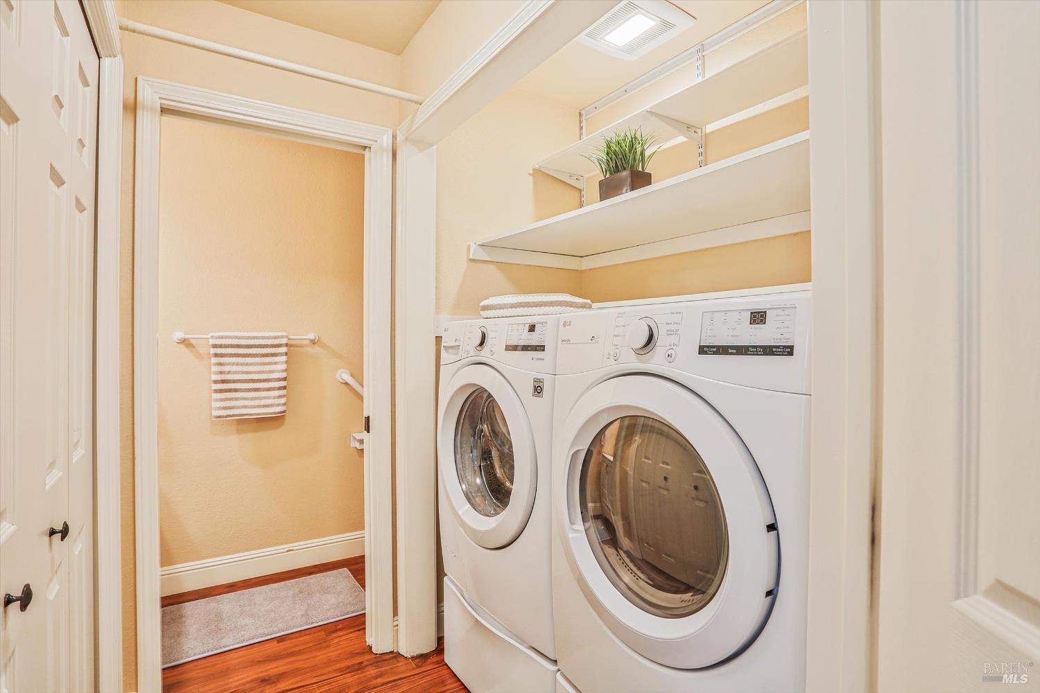 Detail Gallery Image 17 of 25 For 39 Fountain Grove Cir, Napa,  CA 94558 - 3 Beds | 2/1 Baths