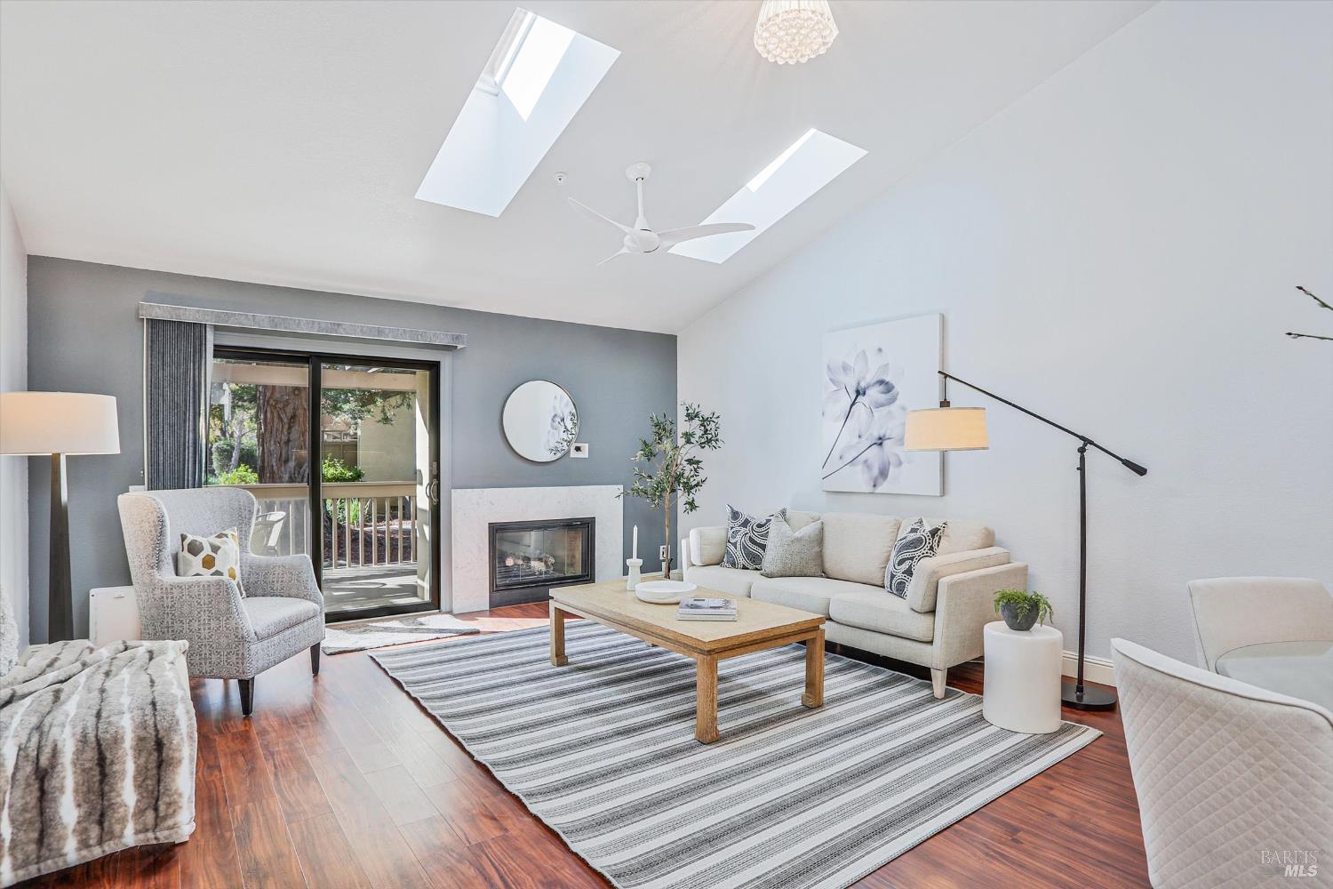 Detail Gallery Image 7 of 25 For 39 Fountain Grove Cir, Napa,  CA 94558 - 3 Beds | 2/1 Baths