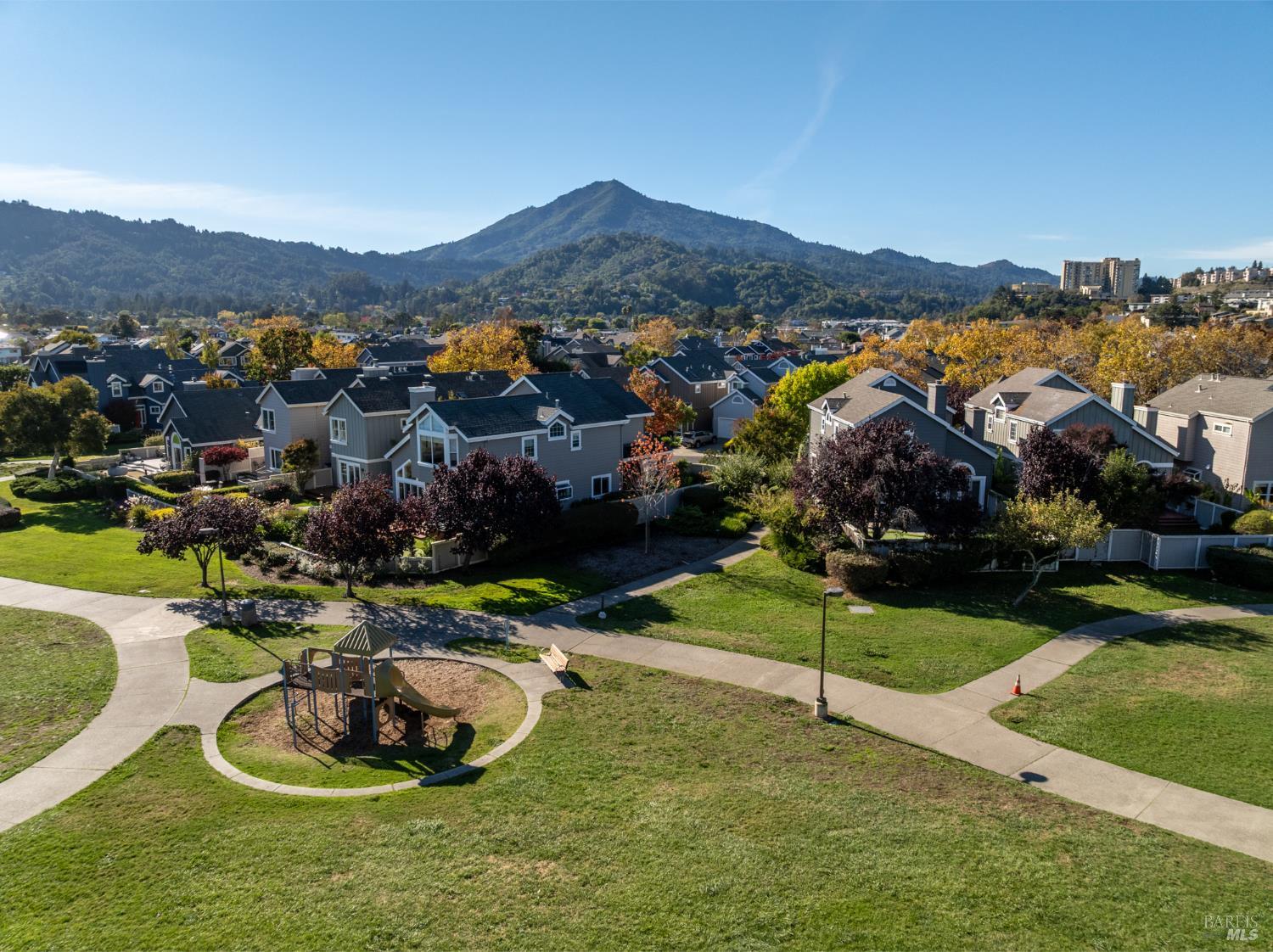 Detail Gallery Image 42 of 47 For 16 Drakes View Cir, Greenbrae,  CA 94904 - 3 Beds | 2/1 Baths