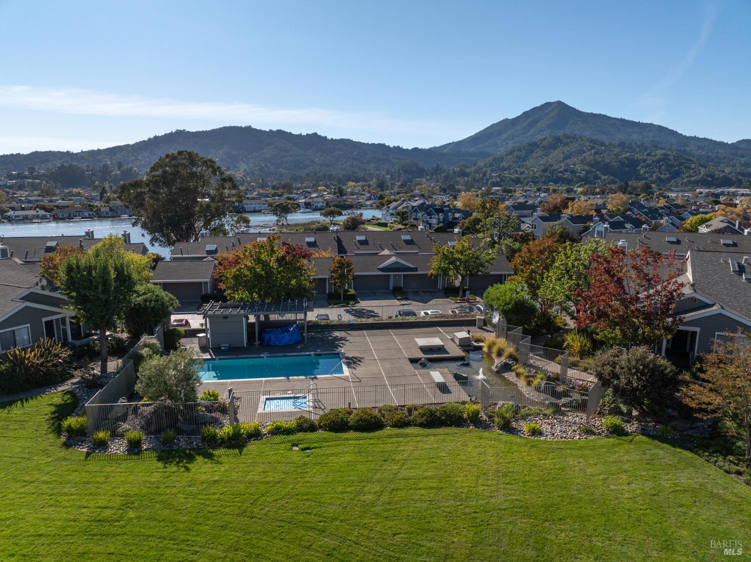 Detail Gallery Image 45 of 47 For 16 Drakes View Cir, Greenbrae,  CA 94904 - 3 Beds | 2/1 Baths