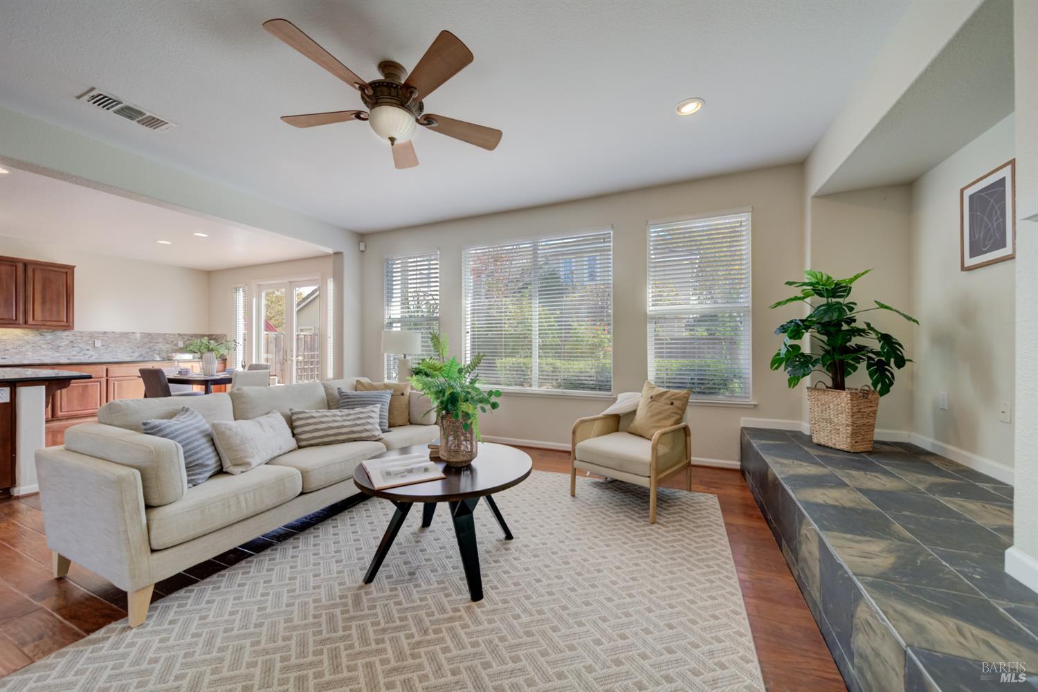 Detail Gallery Image 9 of 43 For 5210 Palladio Way, Fairfield,  CA 94534 - 4 Beds | 2/1 Baths