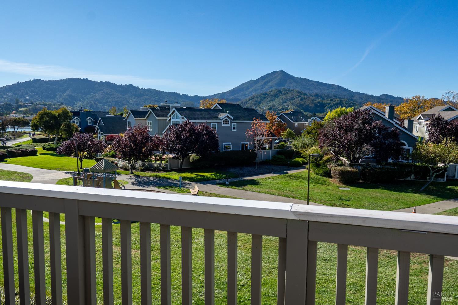 Detail Gallery Image 40 of 47 For 16 Drakes View Cir, Greenbrae,  CA 94904 - 3 Beds | 2/1 Baths