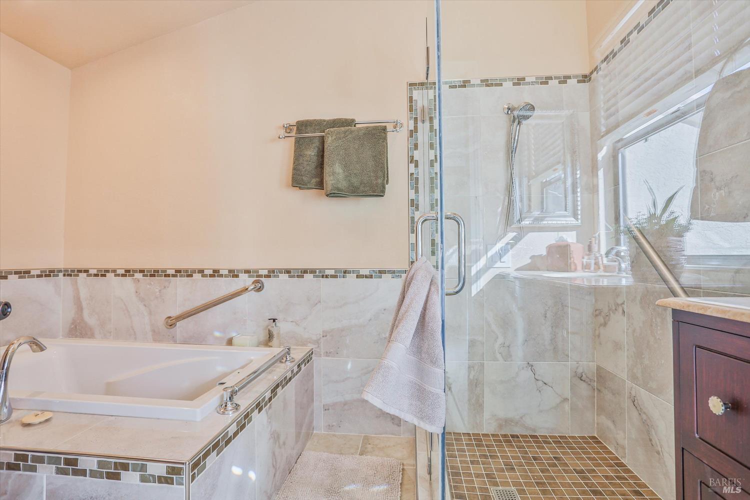 Detail Gallery Image 16 of 25 For 39 Fountain Grove Cir, Napa,  CA 94558 - 3 Beds | 2/1 Baths