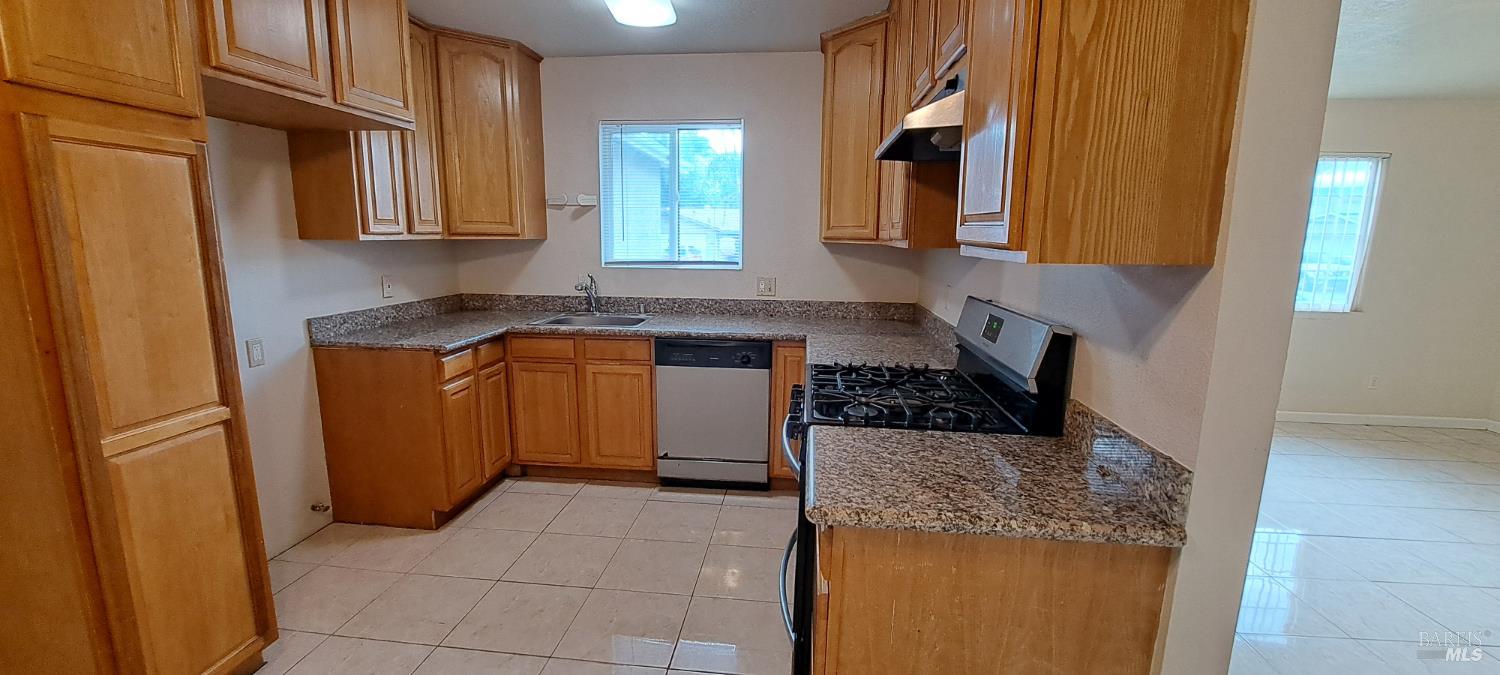 Detail Gallery Image 6 of 27 For 355 Spindrift Way, Vacaville,  CA 95687 - 3 Beds | 2 Baths