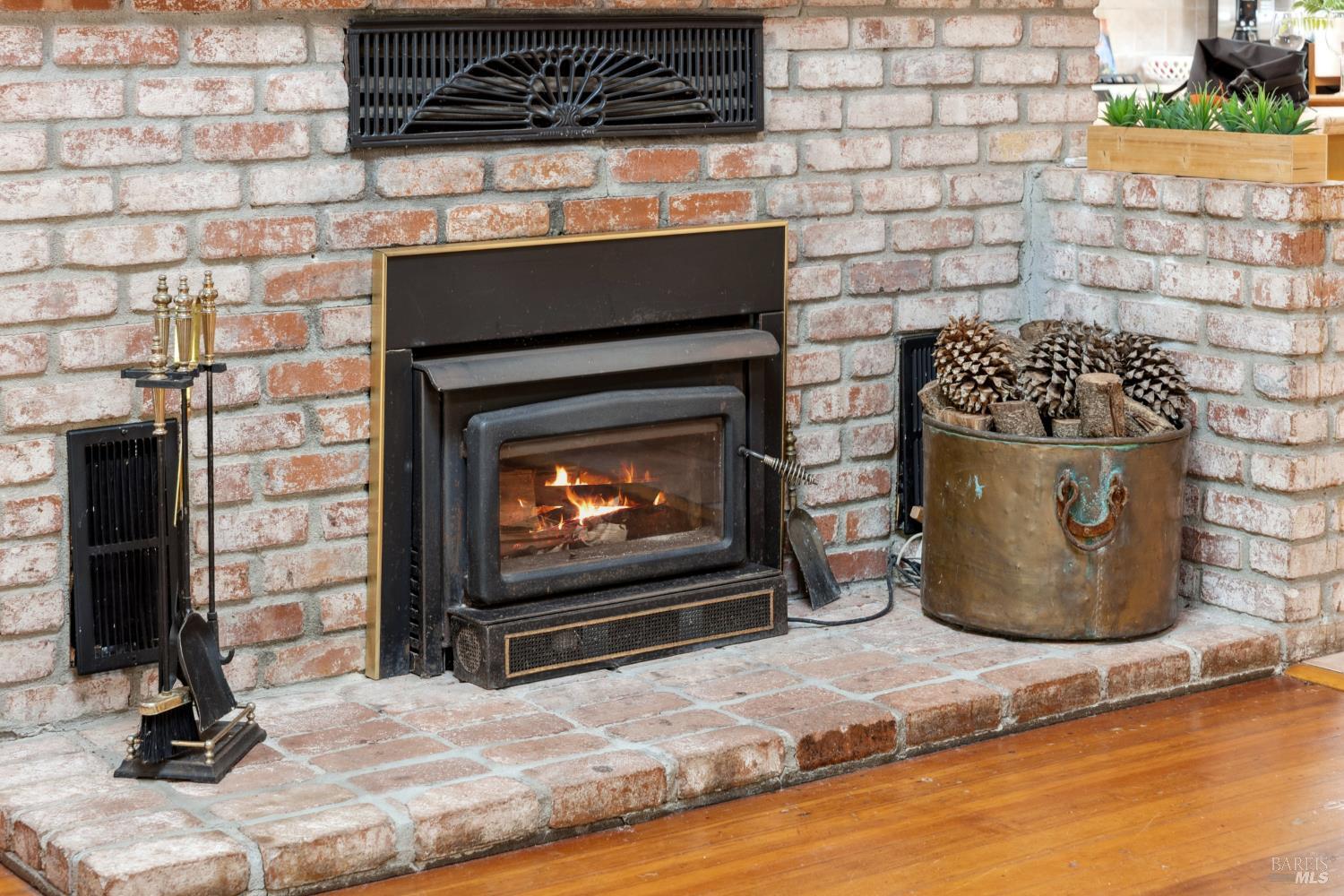 Detail Gallery Image 8 of 37 For 1311 W Dry Creek Rd, Healdsburg,  CA 95448 - 2 Beds | 1/1 Baths