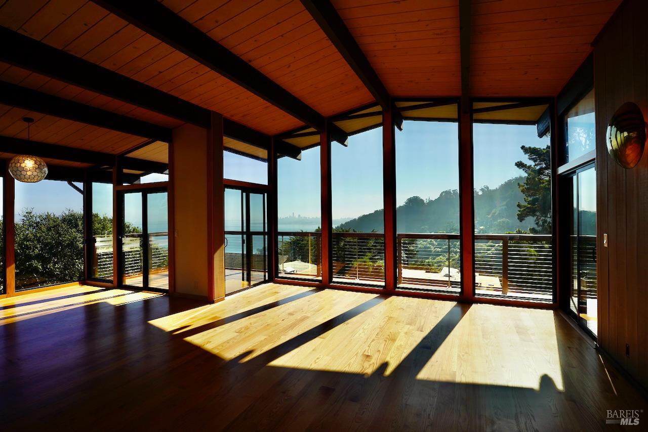 Detail Gallery Image 6 of 45 For 119 Cloud View Rd, Sausalito,  CA 94965 - 3 Beds | 3 Baths