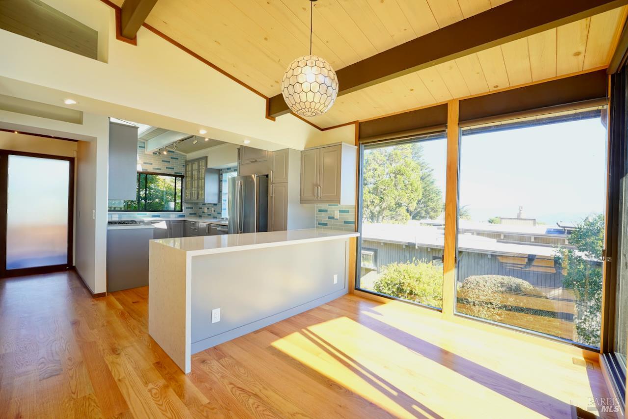 Detail Gallery Image 11 of 45 For 119 Cloud View Rd, Sausalito,  CA 94965 - 3 Beds | 3 Baths