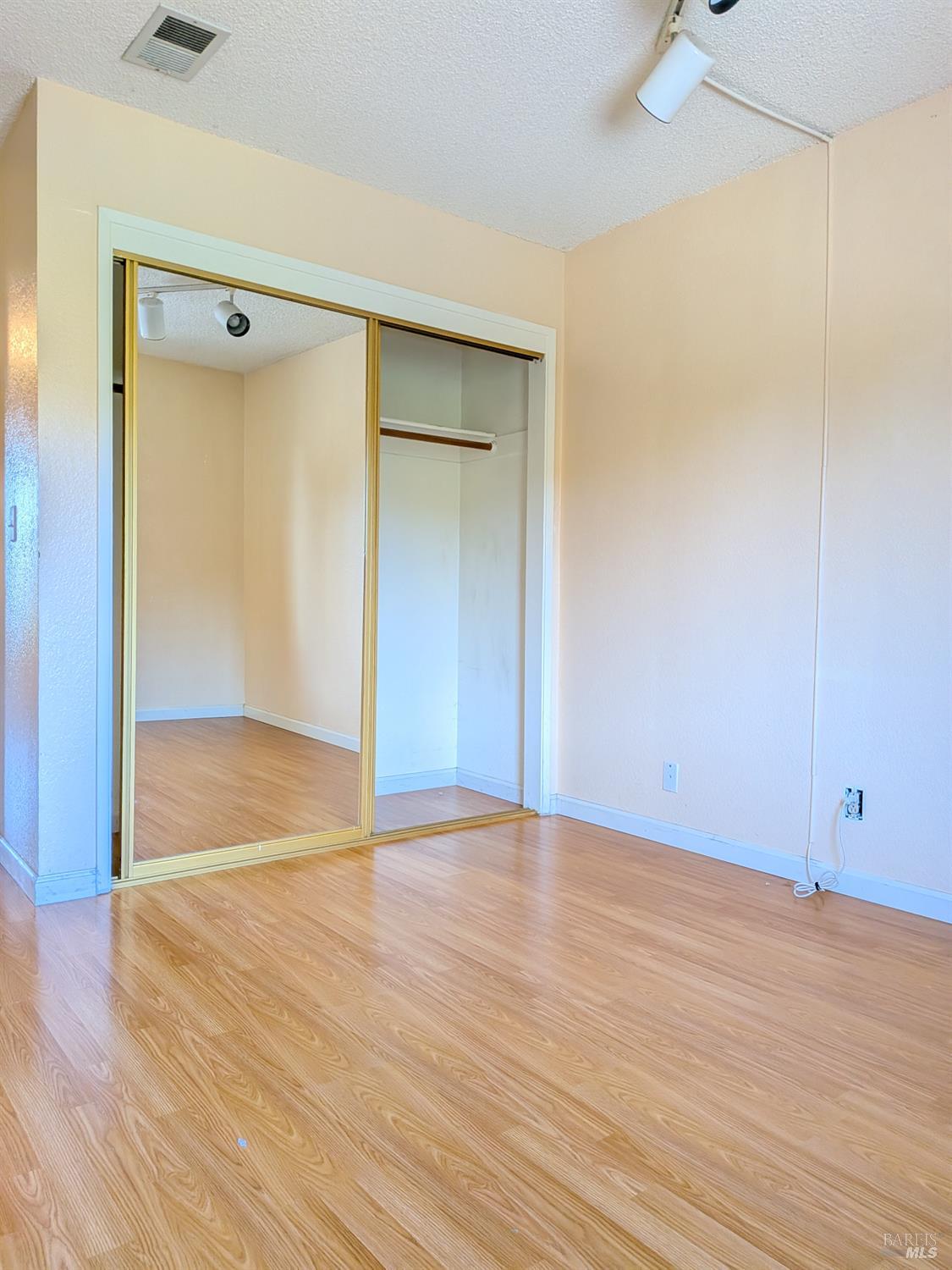 Detail Gallery Image 16 of 18 For 2420 Shoreline Dr, Napa,  CA 94558 - 4 Beds | 3 Baths