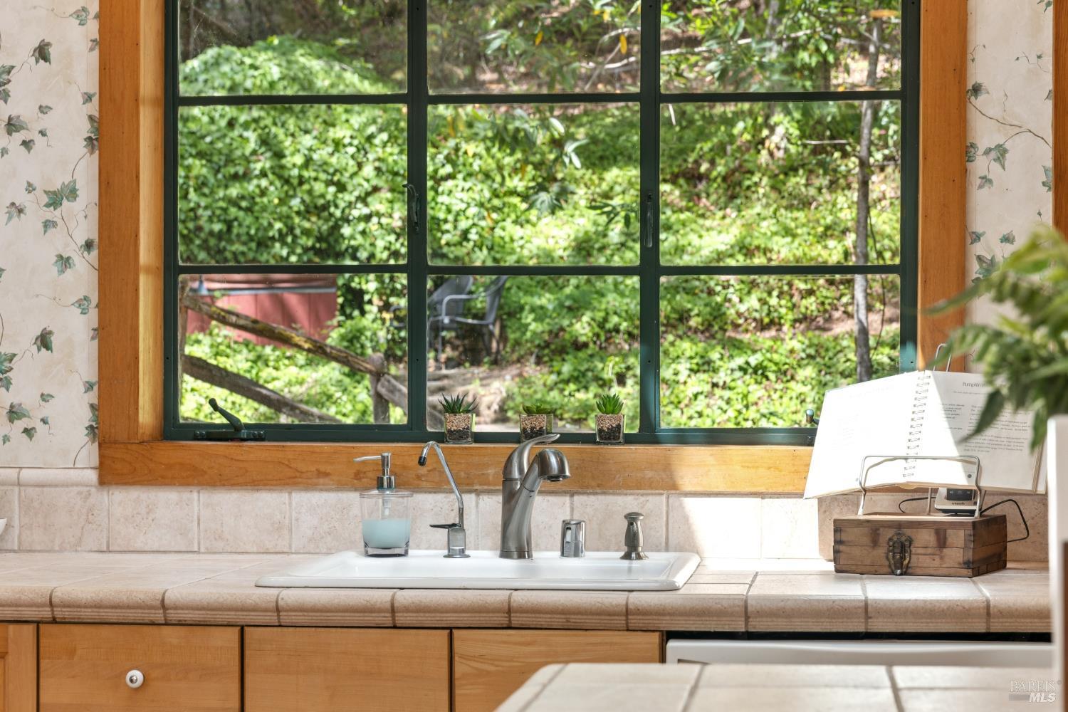 Detail Gallery Image 13 of 37 For 1311 W Dry Creek Rd, Healdsburg,  CA 95448 - 2 Beds | 1/1 Baths