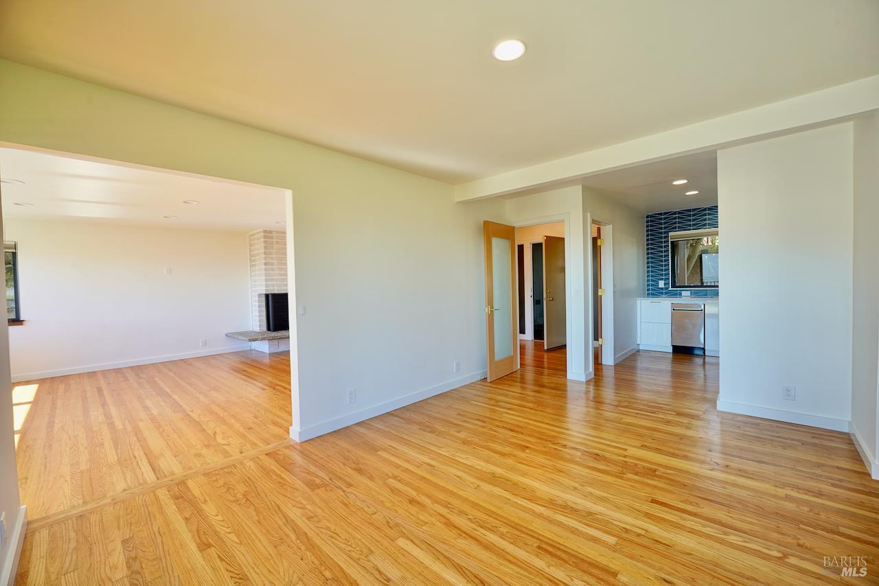 Detail Gallery Image 32 of 45 For 119 Cloud View Rd, Sausalito,  CA 94965 - 3 Beds | 3 Baths