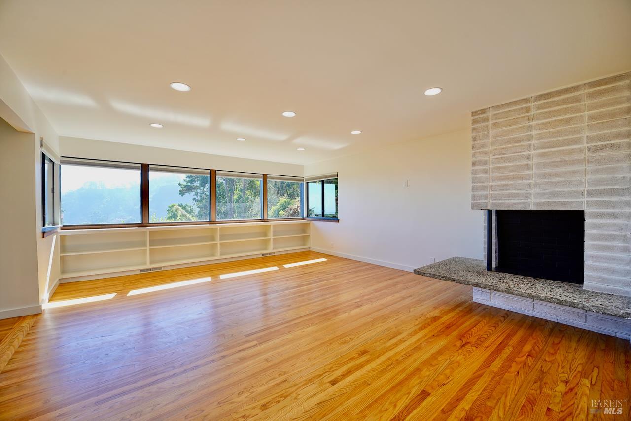 Detail Gallery Image 18 of 45 For 119 Cloud View Rd, Sausalito,  CA 94965 - 3 Beds | 3 Baths