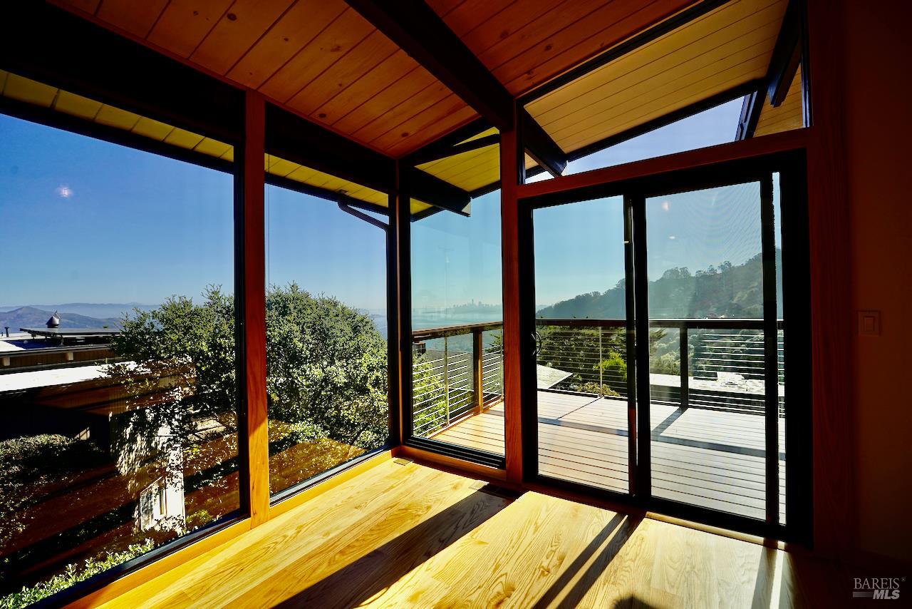 Detail Gallery Image 10 of 45 For 119 Cloud View Rd, Sausalito,  CA 94965 - 3 Beds | 3 Baths