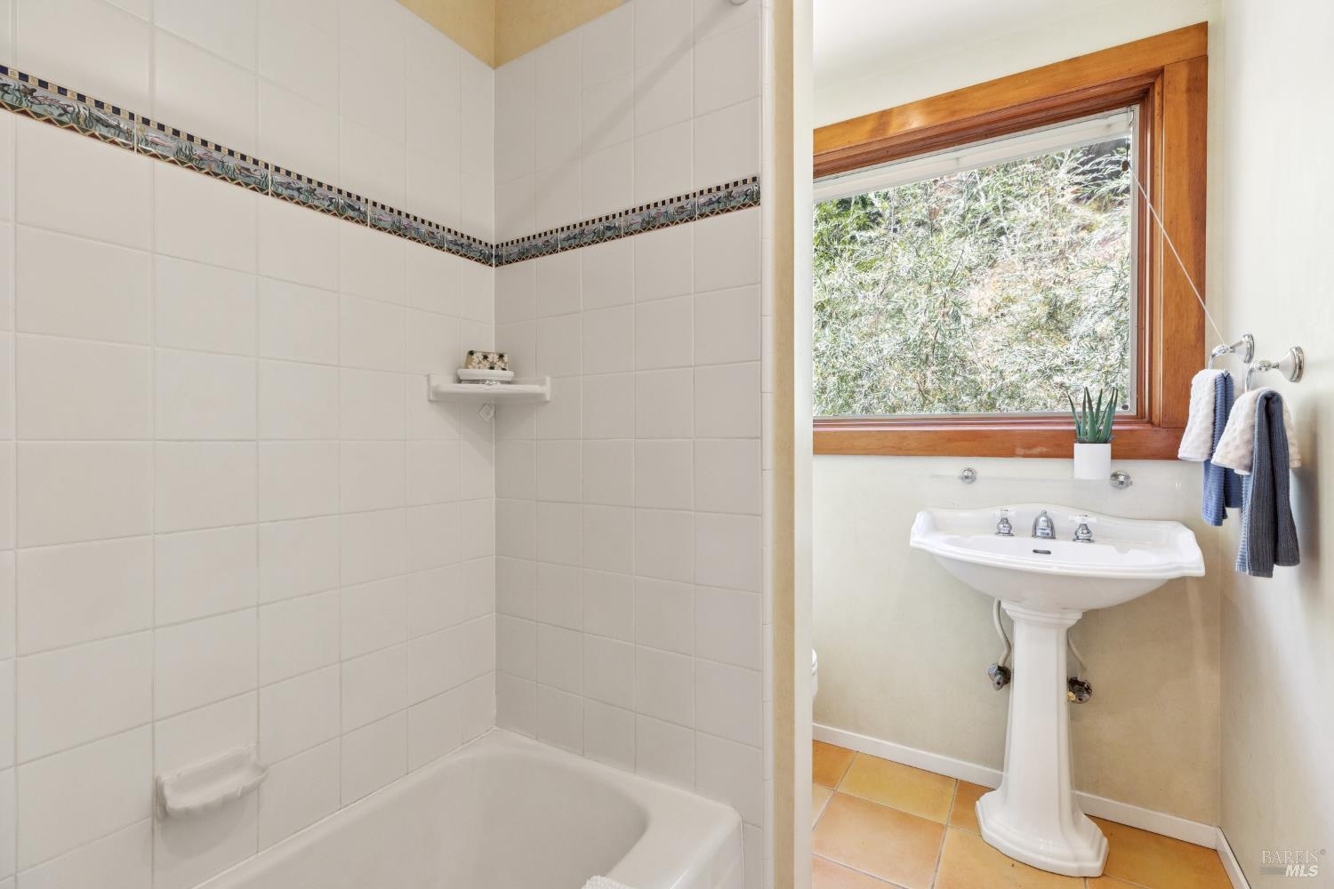Detail Gallery Image 17 of 37 For 1311 W Dry Creek Rd, Healdsburg,  CA 95448 - 2 Beds | 1/1 Baths