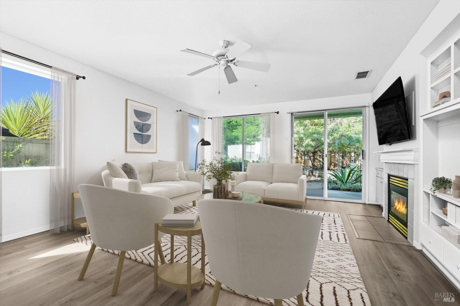 Detail Gallery Image 2 of 40 For 124 Wisteria Cir, Cloverdale,  CA 95425 - 2 Beds | 2 Baths