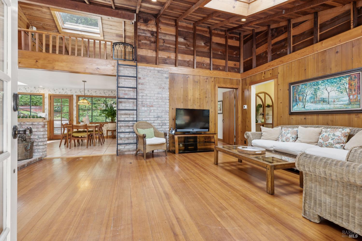 Detail Gallery Image 6 of 37 For 1311 W Dry Creek Rd, Healdsburg,  CA 95448 - 2 Beds | 1/1 Baths