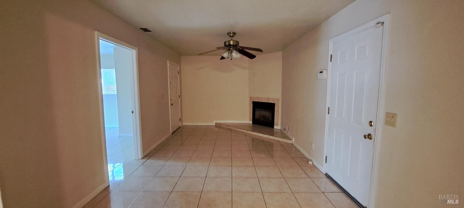 Detail Gallery Image 7 of 27 For 355 Spindrift Way, Vacaville,  CA 95687 - 3 Beds | 2 Baths