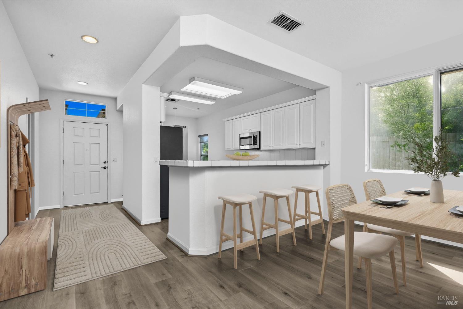 Detail Gallery Image 4 of 40 For 124 Wisteria Cir, Cloverdale,  CA 95425 - 2 Beds | 2 Baths