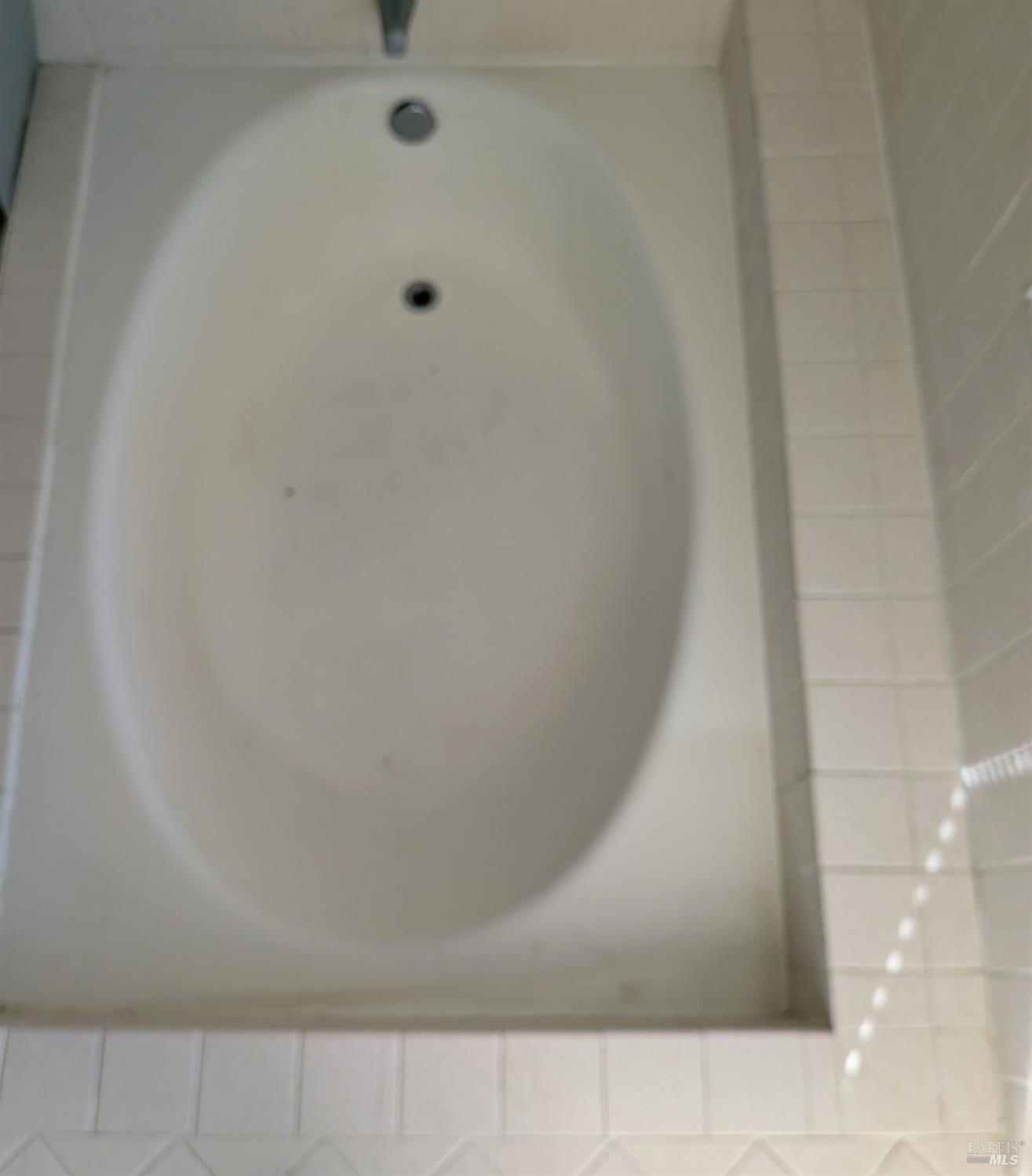 Detail Gallery Image 13 of 18 For 2420 Shoreline Dr, Napa,  CA 94558 - 4 Beds | 3 Baths