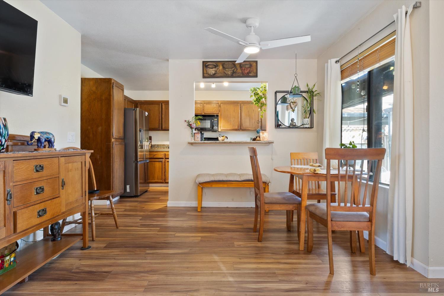 Detail Gallery Image 8 of 21 For 101 Pinewood Ct, Cotati,  CA 94931 - 4 Beds | 2/1 Baths