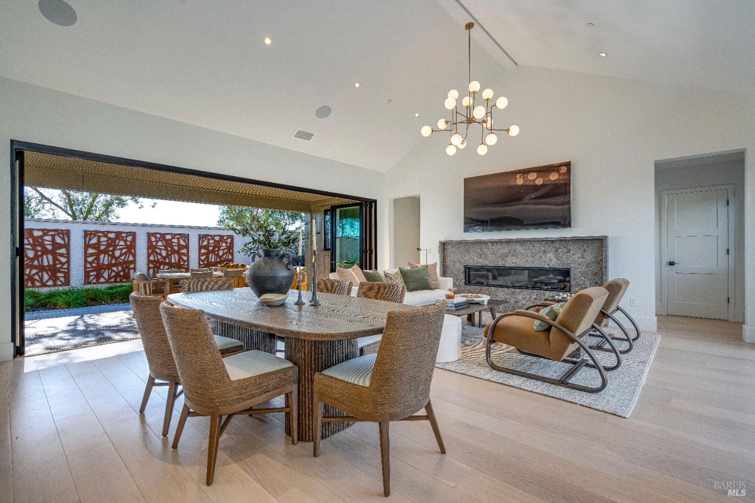 Detail Gallery Image 5 of 28 For 110 Vintners Ct, Napa,  CA 94559 - 3 Beds | 3/1 Baths