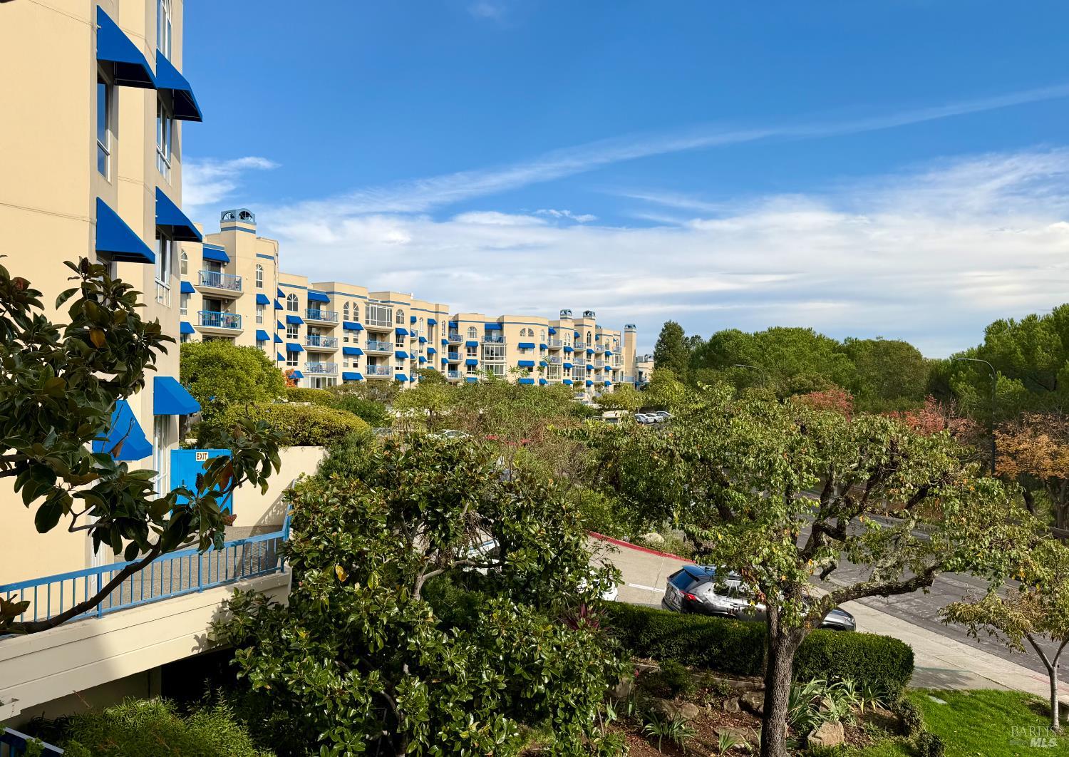 Detail Gallery Image 2 of 22 For 100 Thorndale Dr #125,  San Rafael,  CA 94903 - 2 Beds | 2 Baths