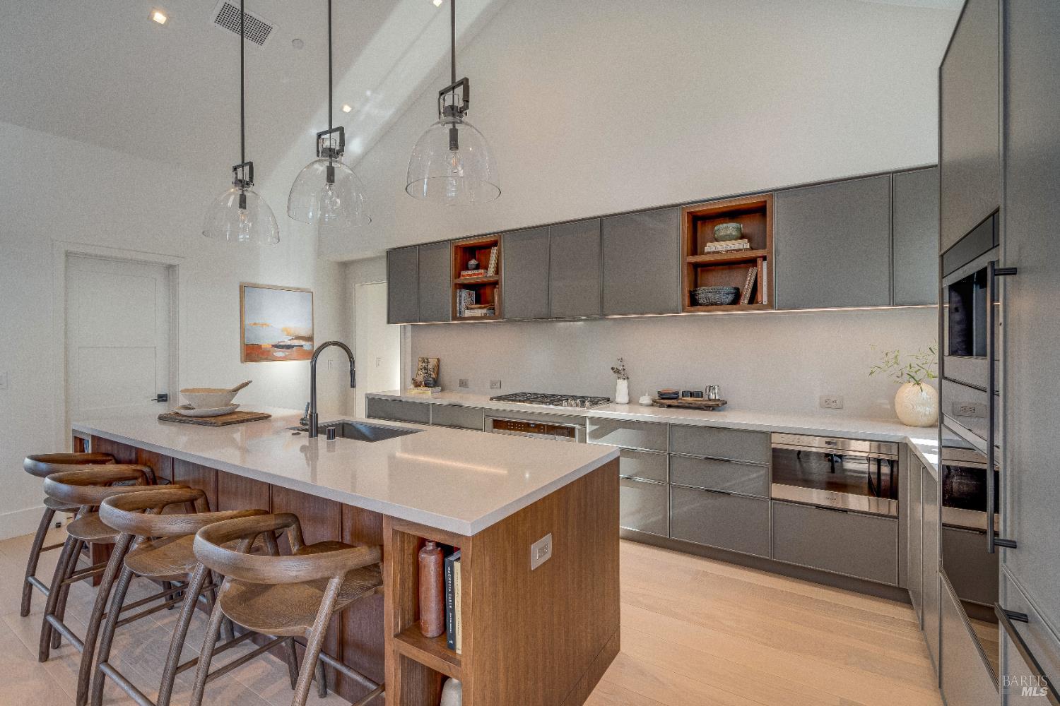 Detail Gallery Image 9 of 28 For 110 Vintners Ct, Napa,  CA 94559 - 3 Beds | 3/1 Baths