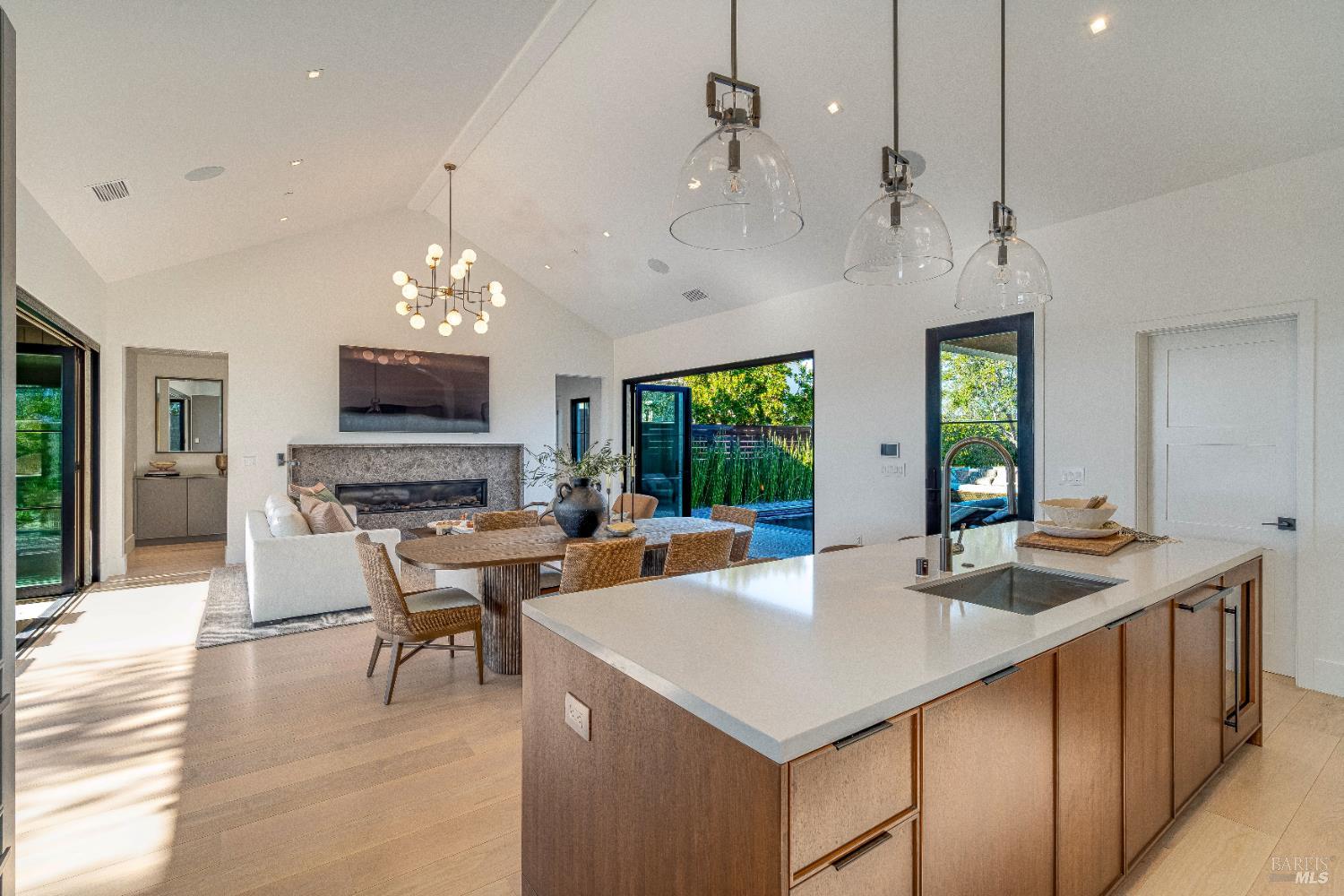 Detail Gallery Image 10 of 28 For 110 Vintners Ct, Napa,  CA 94559 - 3 Beds | 3/1 Baths