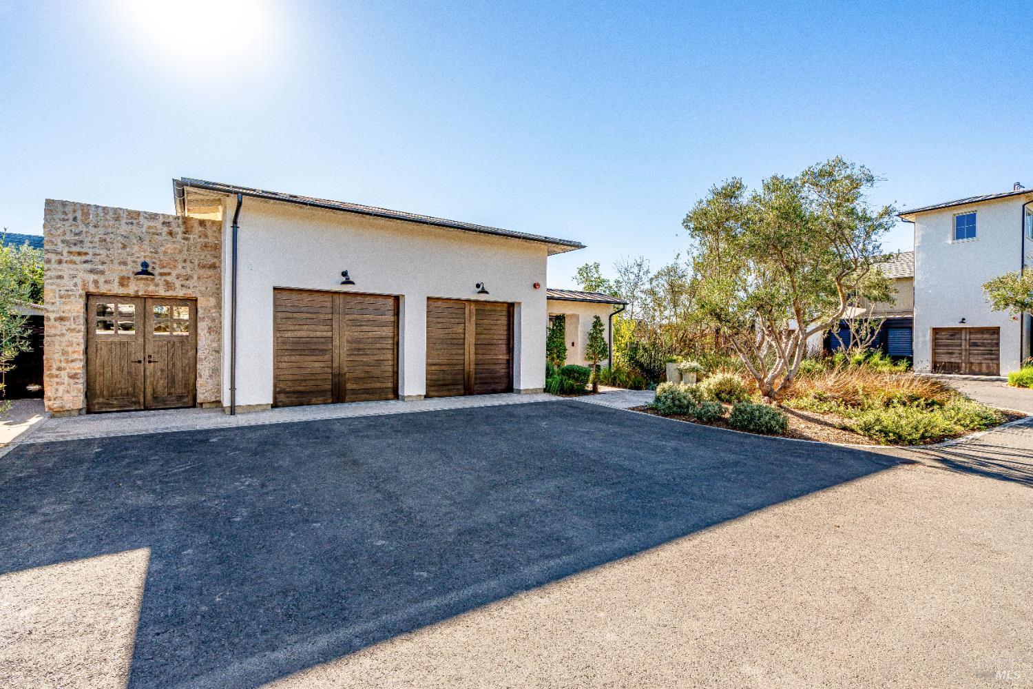 Detail Gallery Image 2 of 28 For 110 Vintners Ct, Napa,  CA 94559 - 3 Beds | 3/1 Baths