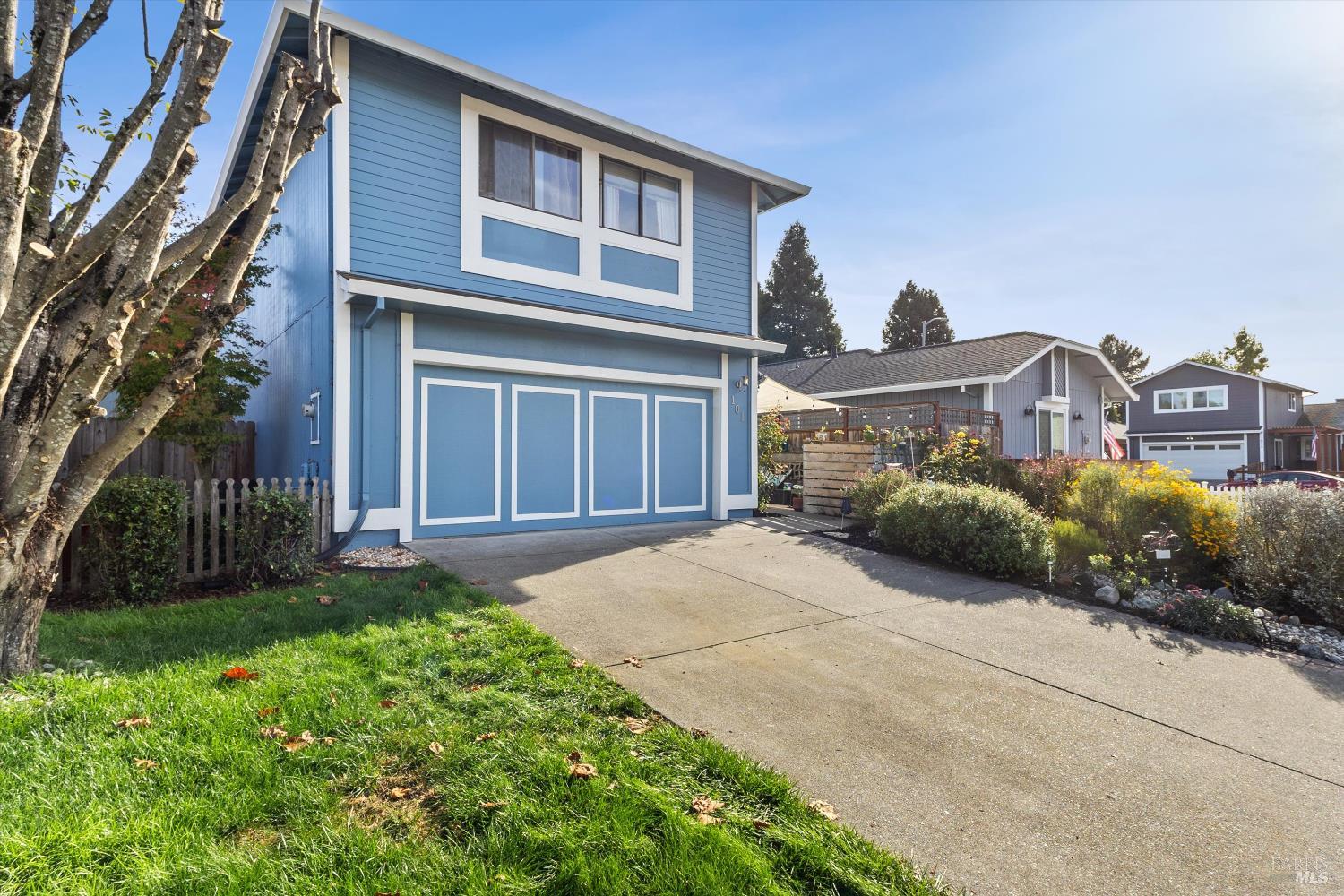 Detail Gallery Image 4 of 21 For 101 Pinewood Ct, Cotati,  CA 94931 - 4 Beds | 2/1 Baths