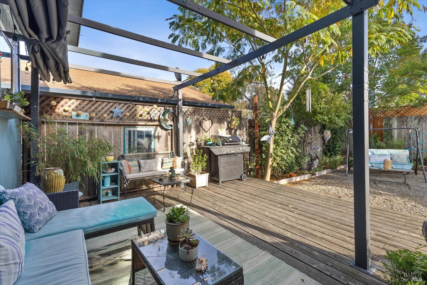 Detail Gallery Image 18 of 21 For 101 Pinewood Ct, Cotati,  CA 94931 - 4 Beds | 2/1 Baths