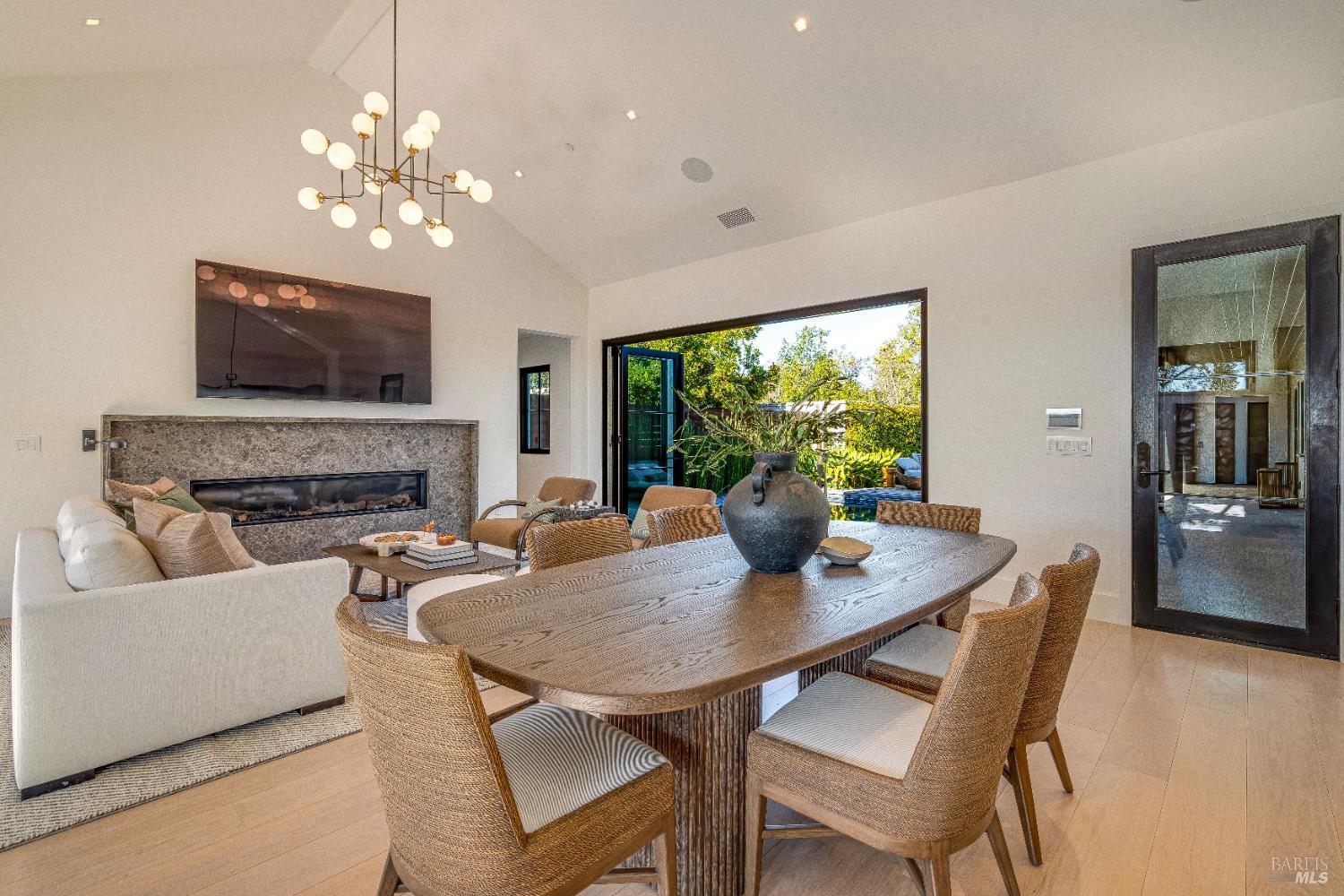 Detail Gallery Image 8 of 28 For 110 Vintners Ct, Napa,  CA 94559 - 3 Beds | 3/1 Baths