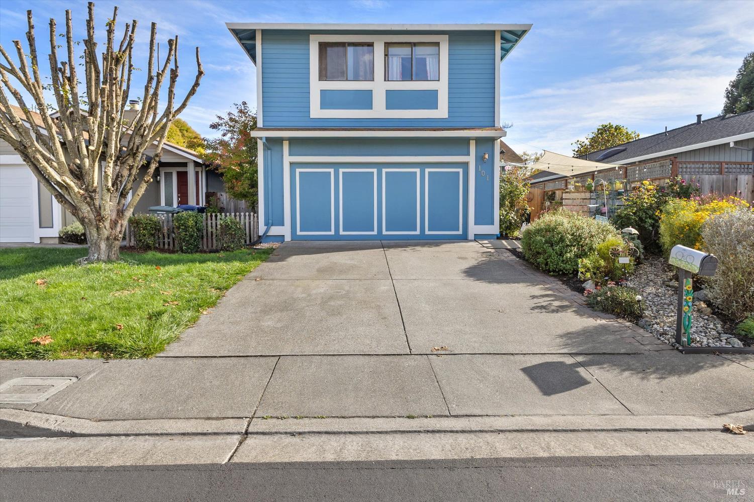 Detail Gallery Image 2 of 21 For 101 Pinewood Ct, Cotati,  CA 94931 - 4 Beds | 2/1 Baths