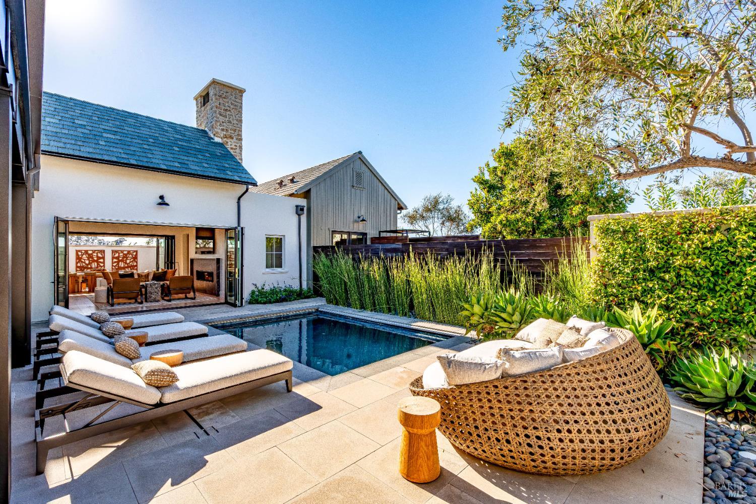 Detail Gallery Image 22 of 28 For 110 Vintners Ct, Napa,  CA 94559 - 3 Beds | 3/1 Baths