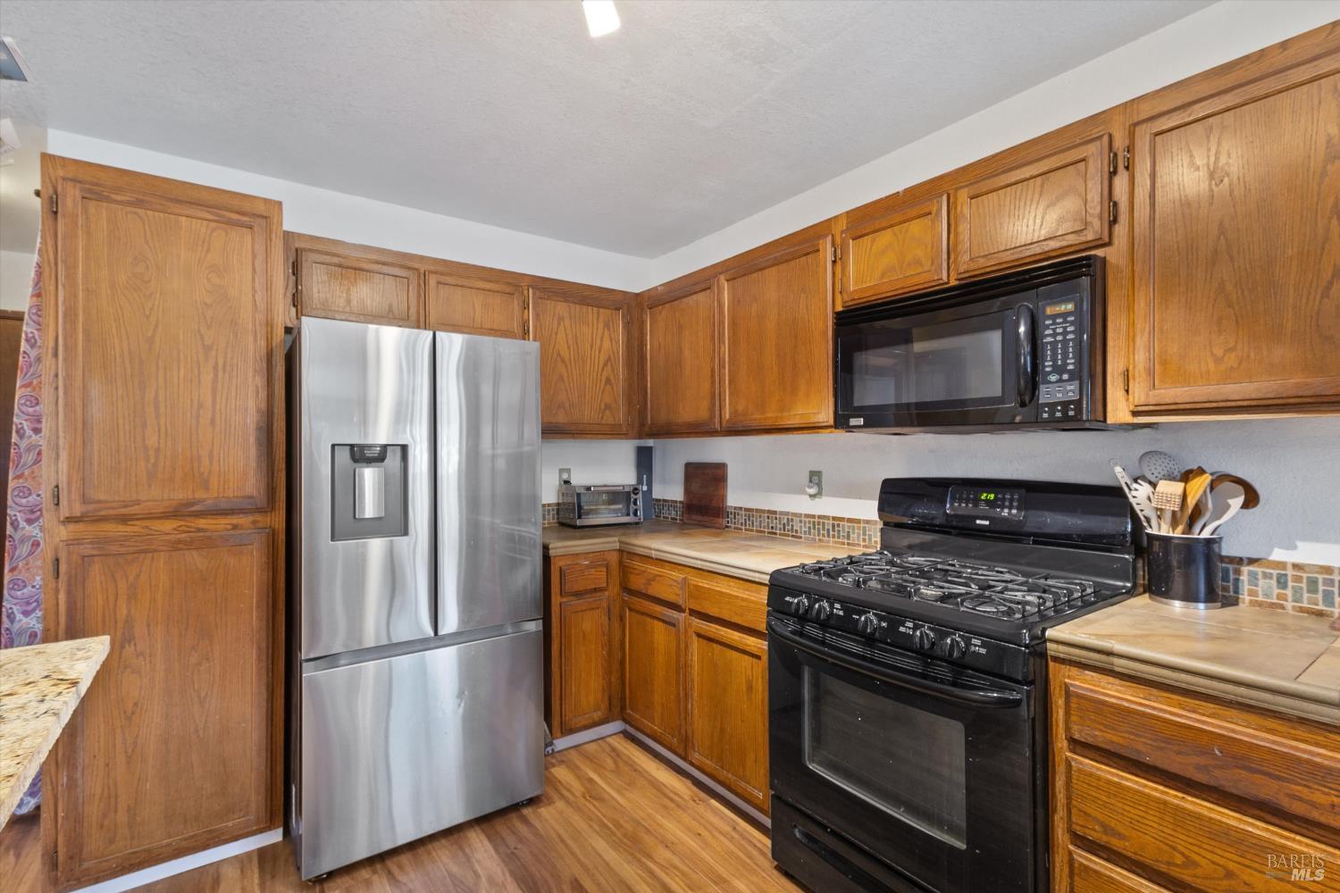 Detail Gallery Image 11 of 21 For 101 Pinewood Ct, Cotati,  CA 94931 - 4 Beds | 2/1 Baths