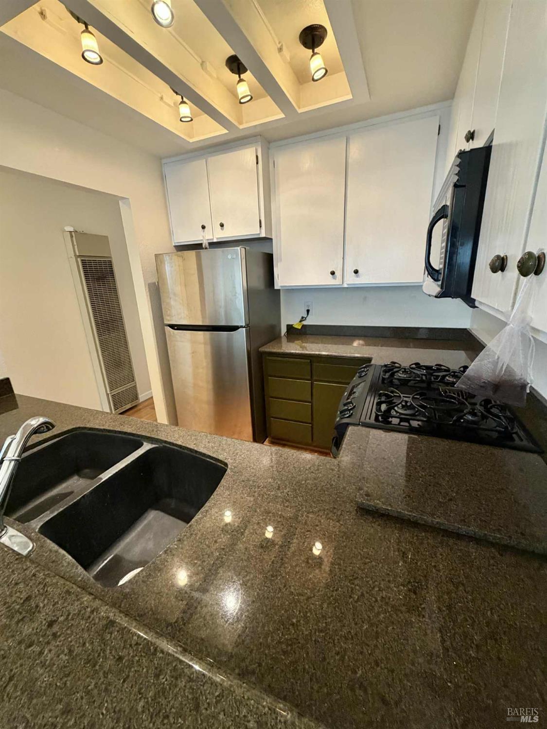 Detail Gallery Image 10 of 62 For 7086 Fircrest Ave, Sebastopol,  CA 95472 - 2 Beds | 2 Baths