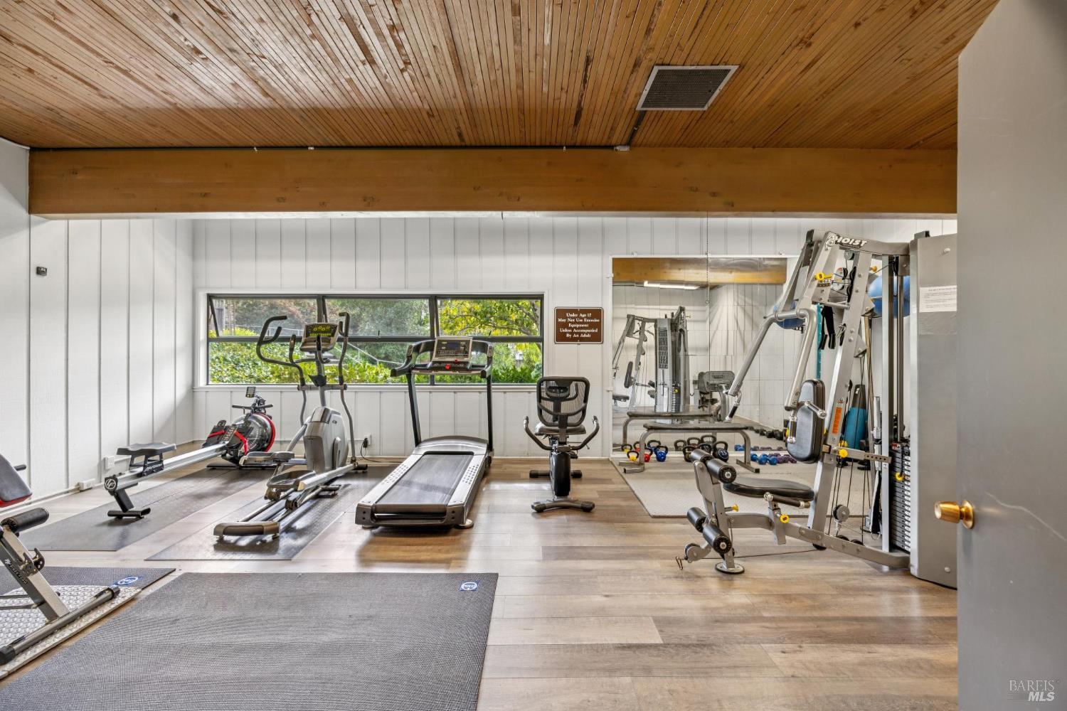 Detail Gallery Image 31 of 33 For 14 Mariner Green Dr, Corte Madera,  CA 94925 - 3 Beds | 2/1 Baths