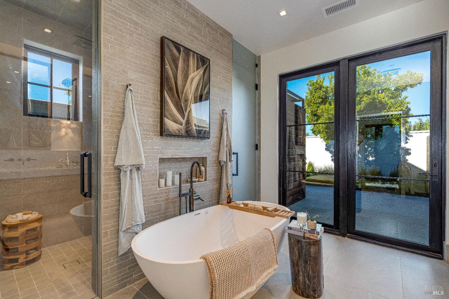 Detail Gallery Image 15 of 28 For 110 Vintners Ct, Napa,  CA 94559 - 3 Beds | 3/1 Baths