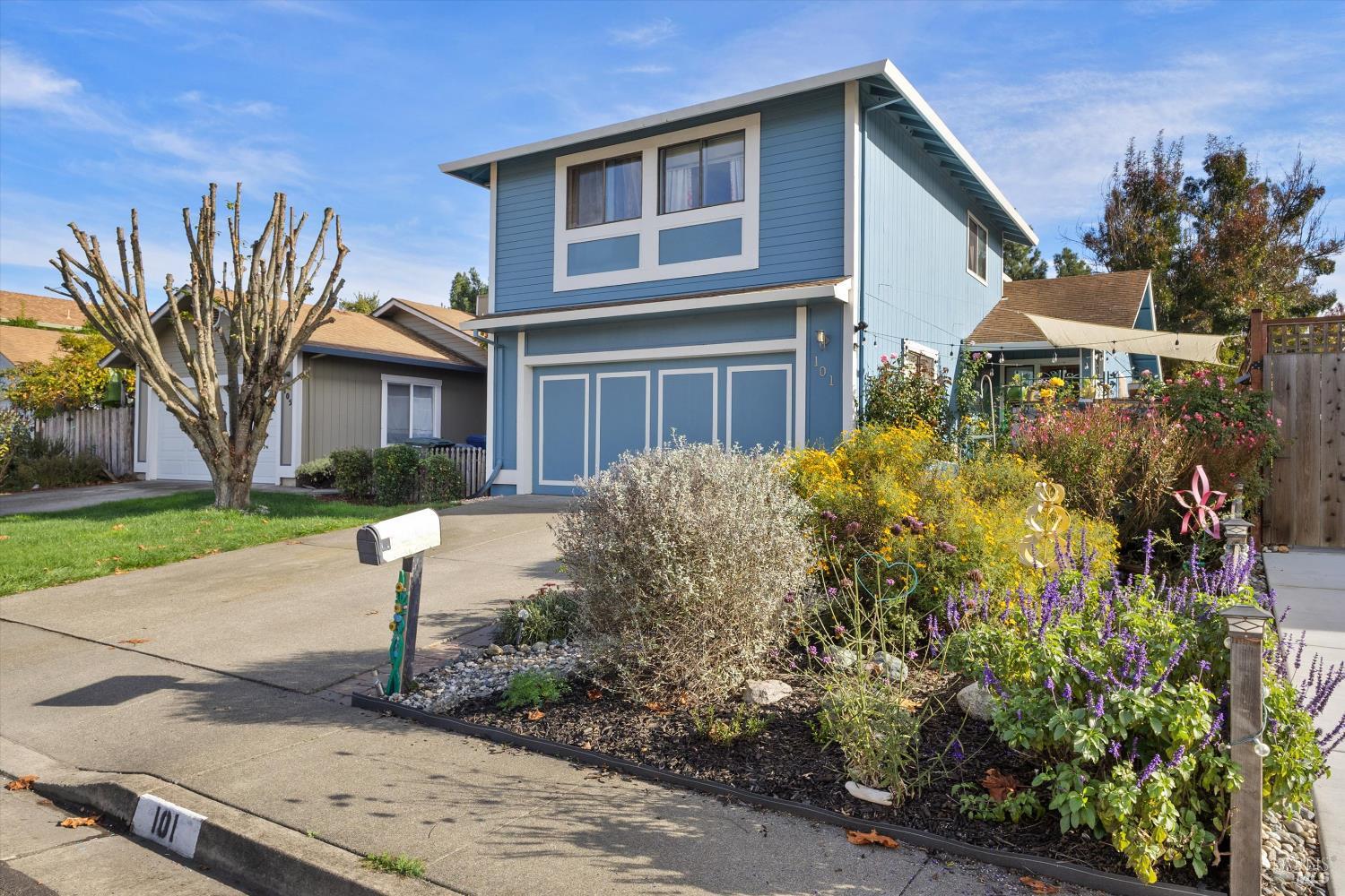 Detail Gallery Image 3 of 21 For 101 Pinewood Ct, Cotati,  CA 94931 - 4 Beds | 2/1 Baths