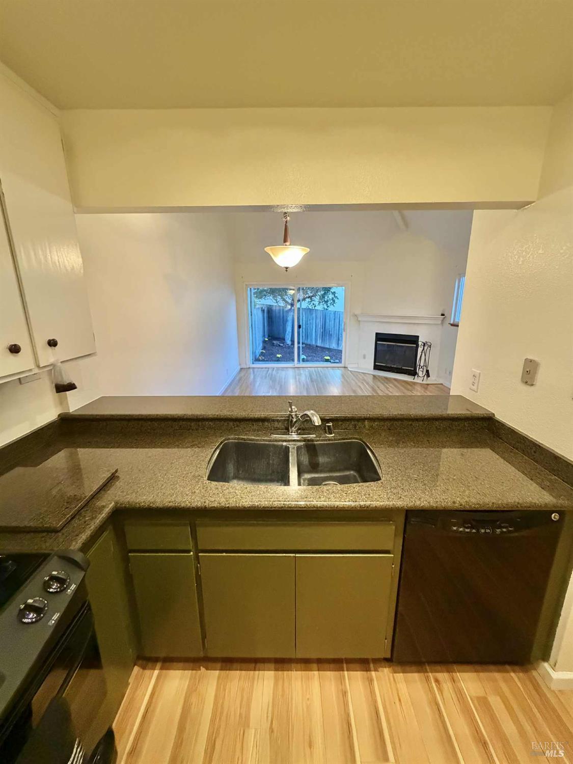 Detail Gallery Image 7 of 62 For 7086 Fircrest Ave, Sebastopol,  CA 95472 - 2 Beds | 2 Baths