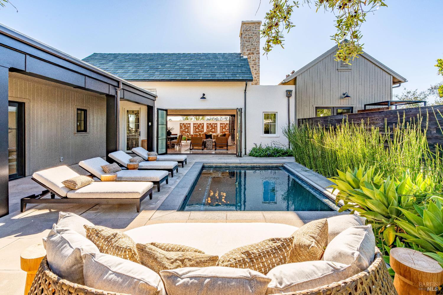 Detail Gallery Image 23 of 28 For 110 Vintners Ct, Napa,  CA 94559 - 3 Beds | 3/1 Baths