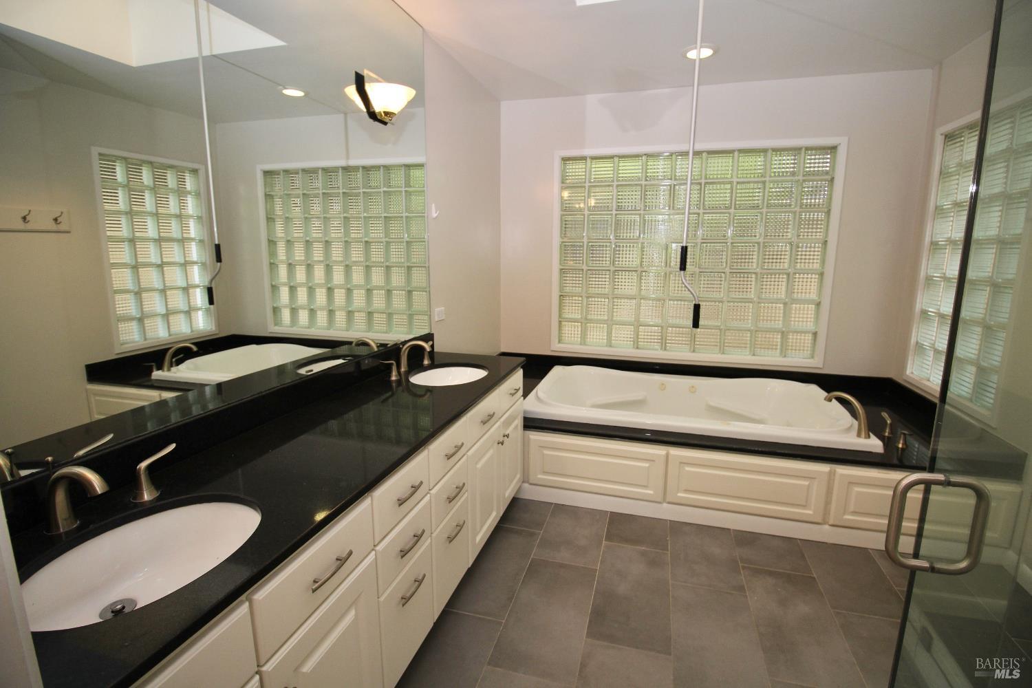 Detail Gallery Image 24 of 29 For Address Is Not Disclosed, Mill Valley,  CA 94941 - 3 Beds | 2/1 Baths