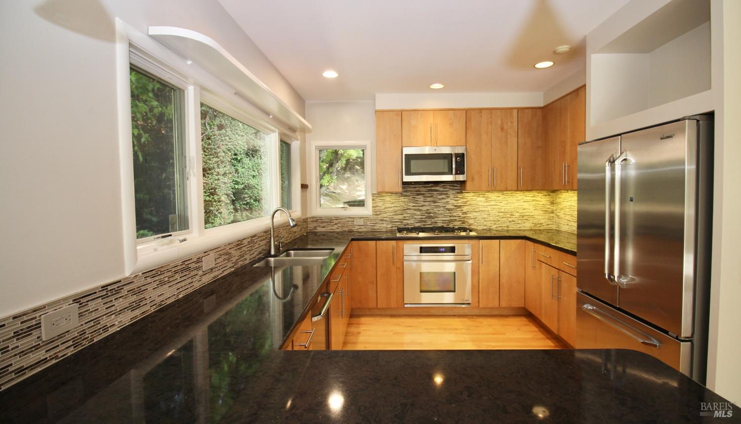 Detail Gallery Image 4 of 29 For Address Is Not Disclosed, Mill Valley,  CA 94941 - 3 Beds | 2/1 Baths