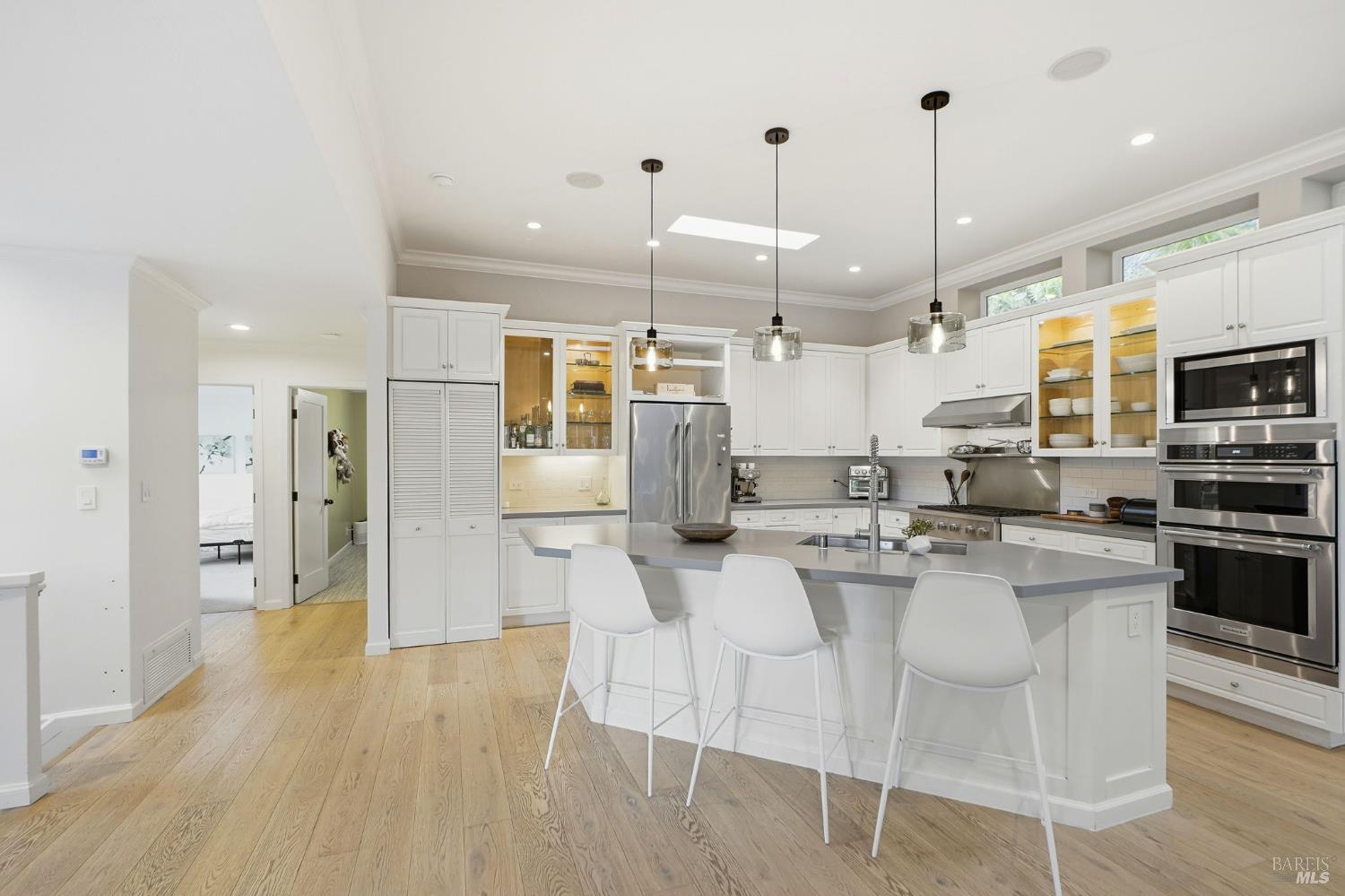 Detail Gallery Image 4 of 37 For 58 Berkeley Ave, San Anselmo,  CA 94960 - 3 Beds | 2 Baths