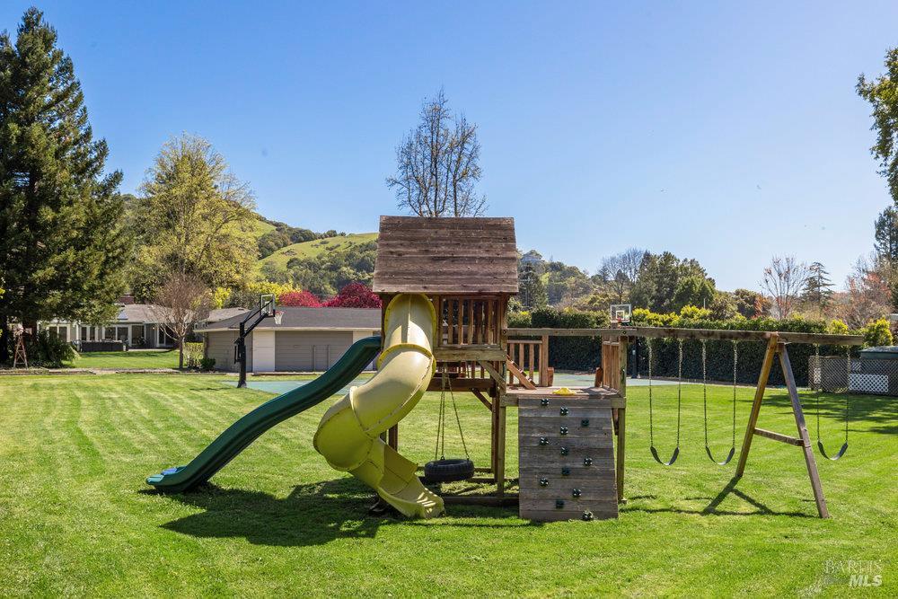 Detail Gallery Image 33 of 38 For Address Is Not Disclosed, San Anselmo,  CA 94960 - 5 Beds | 4/1 Baths