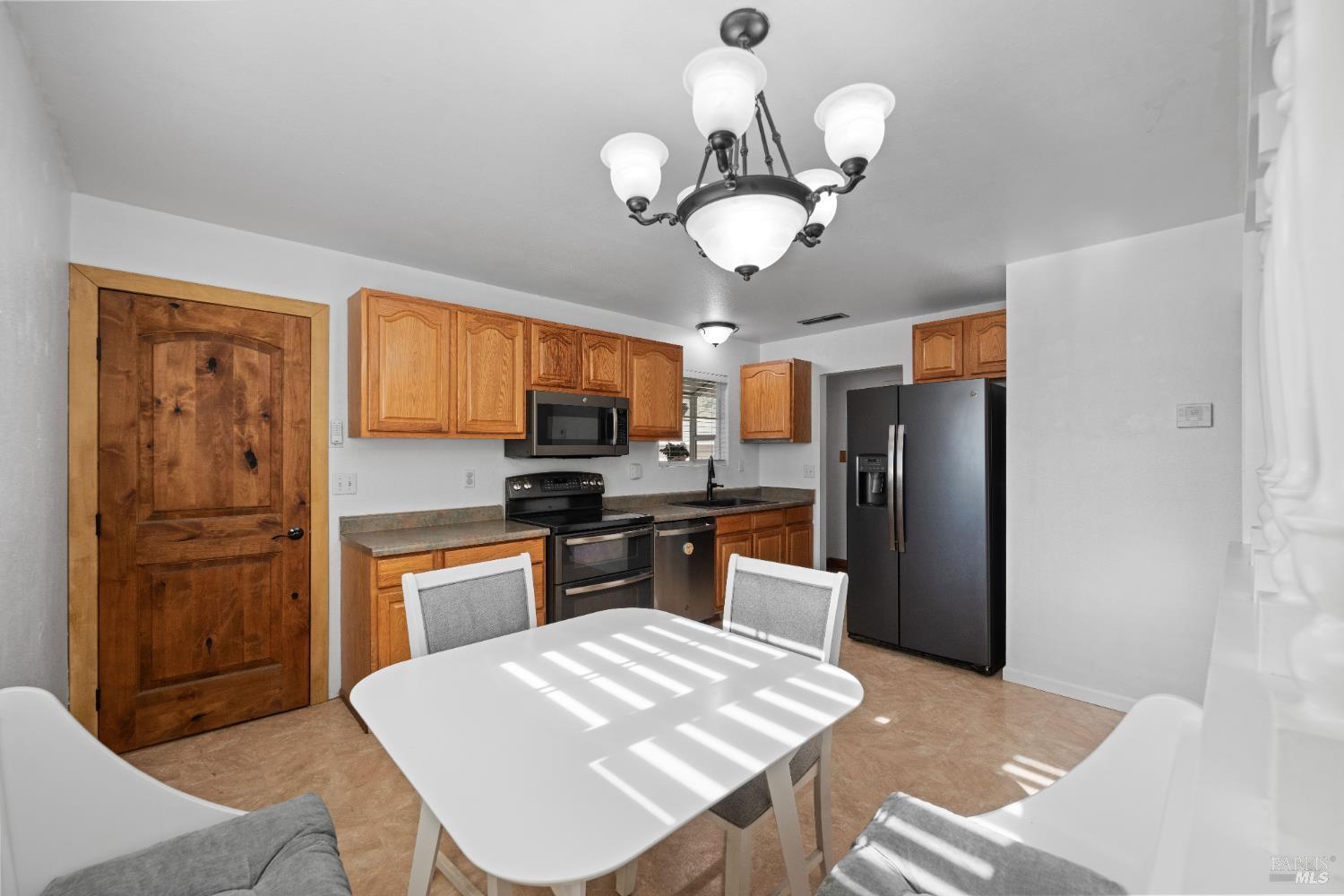 Detail Gallery Image 14 of 40 For 1557 Madrid Ct, Napa,  CA 94559 - 3 Beds | 2 Baths