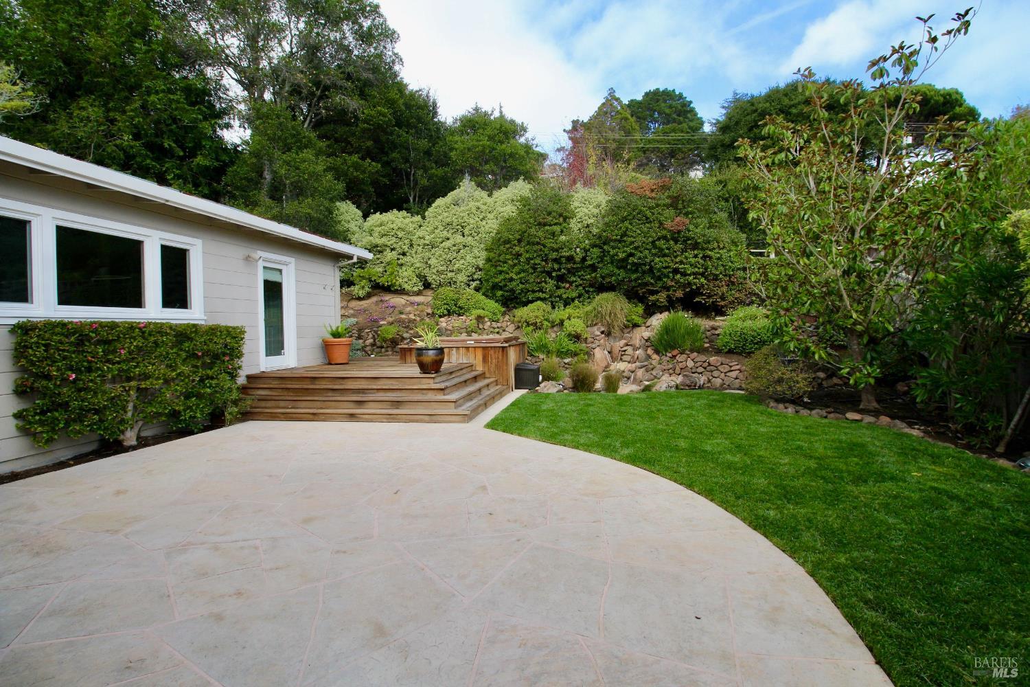 Detail Gallery Image 2 of 29 For Address Is Not Disclosed, Mill Valley,  CA 94941 - 3 Beds | 2/1 Baths